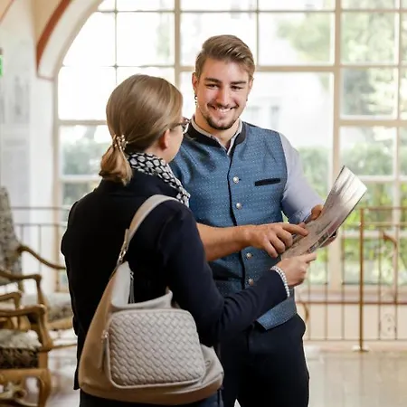 Am Mirabellplatz Зальцбург