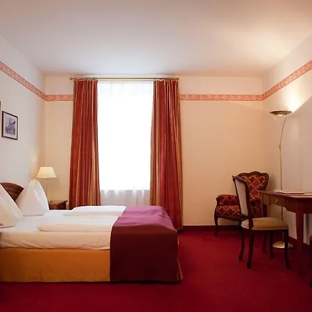 Отель Am Mirabellplatz 4*