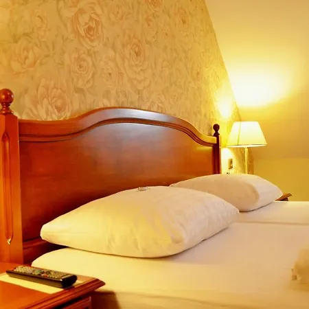 Am Mirabellplatz Зальцбург