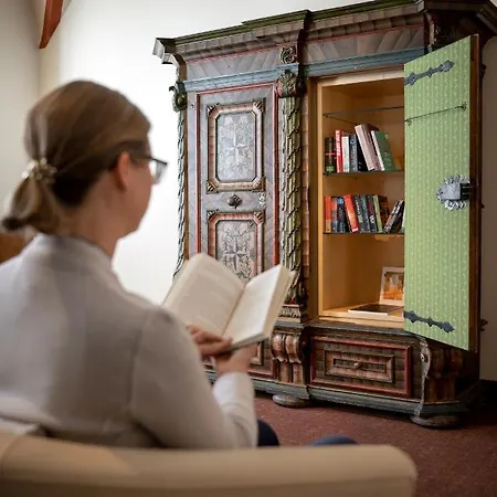 酒店 米拉贝尔广场奥斯超泰尔酒店 4*