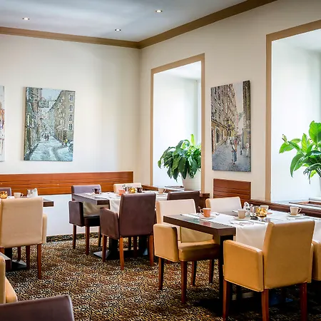 米拉贝尔广场奥斯超泰尔酒店 酒店 4*